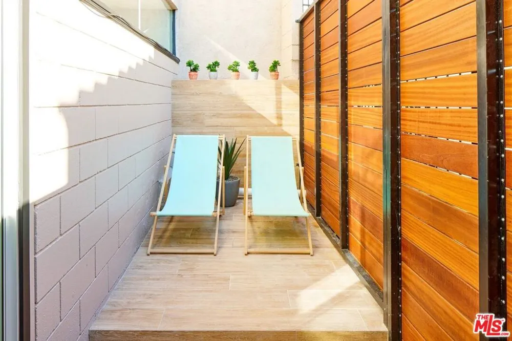 6826 Iris Circle Los Angeles, CA 90068