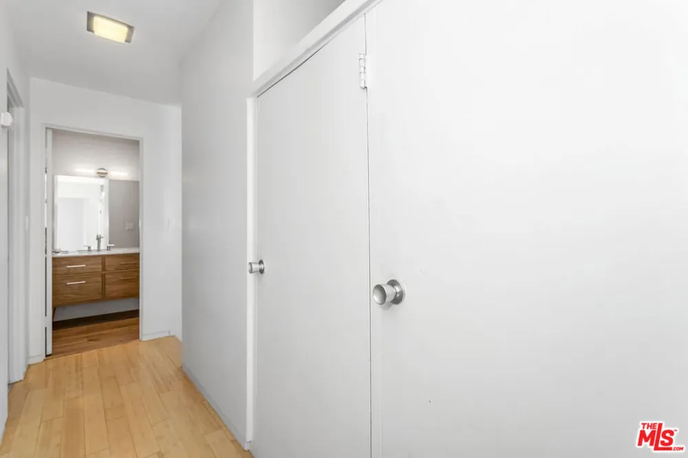 6826 Iris Circle Los Angeles, CA 90068