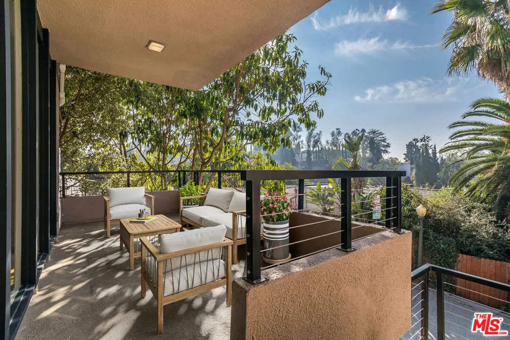 6826 Iris Circle Los Angeles, CA 90068