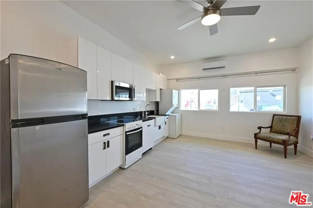 7929 Blackburn Avenue #7 Los Angeles, CA 90048