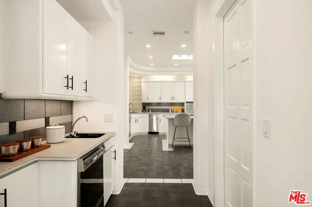 283 Lake Sherwood Drive Lake Sherwood, CA 91361