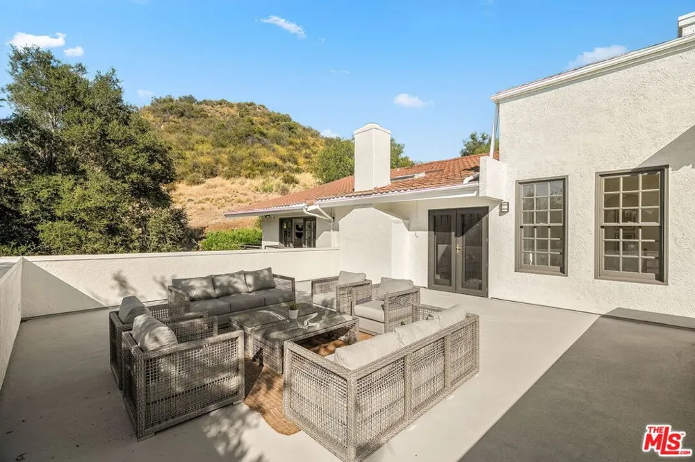 283 Lake Sherwood Drive Lake Sherwood, CA 91361
