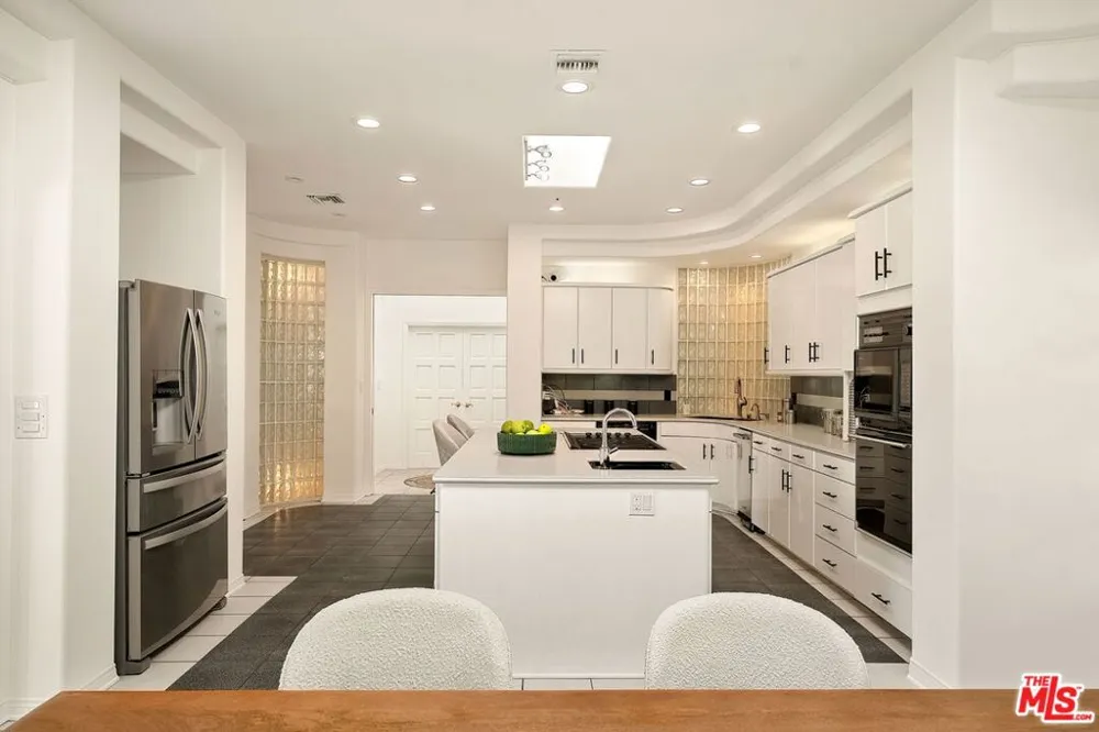 283 Lake Sherwood Drive Lake Sherwood, CA 91361