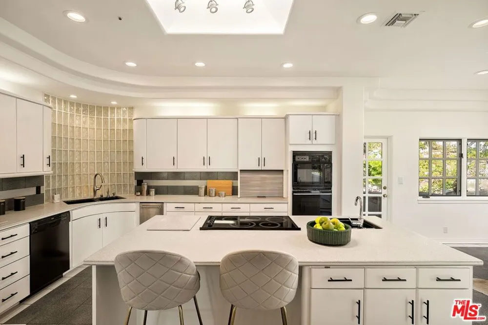283 Lake Sherwood Drive Lake Sherwood, CA 91361