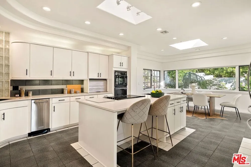 283 Lake Sherwood Drive Lake Sherwood, CA 91361