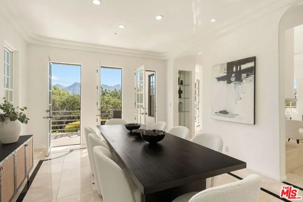 283 Lake Sherwood Drive Lake Sherwood, CA 91361