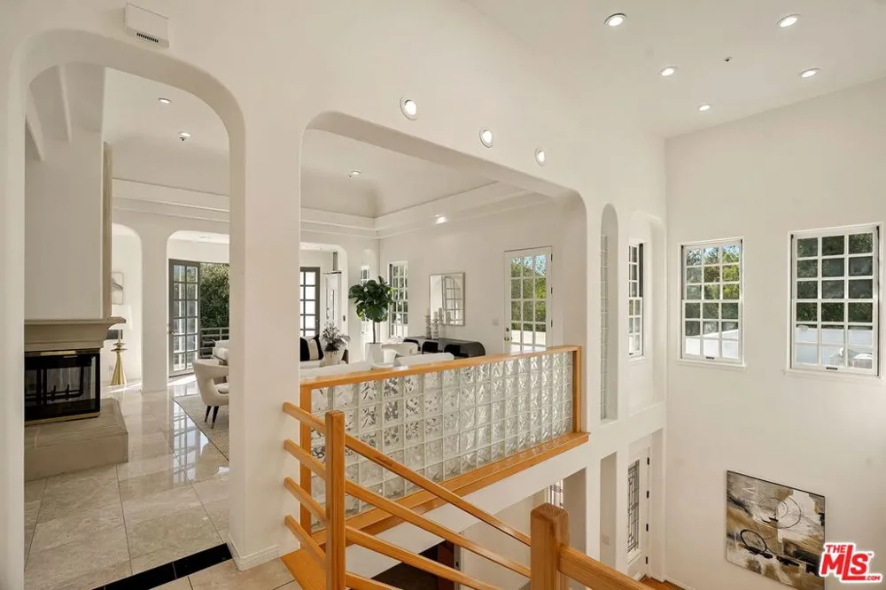 283 Lake Sherwood Drive Lake Sherwood, CA 91361
