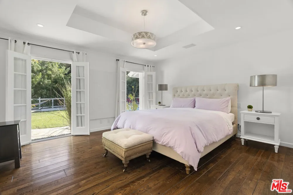2761 Hutton Drive Beverly Hills, CA 90210