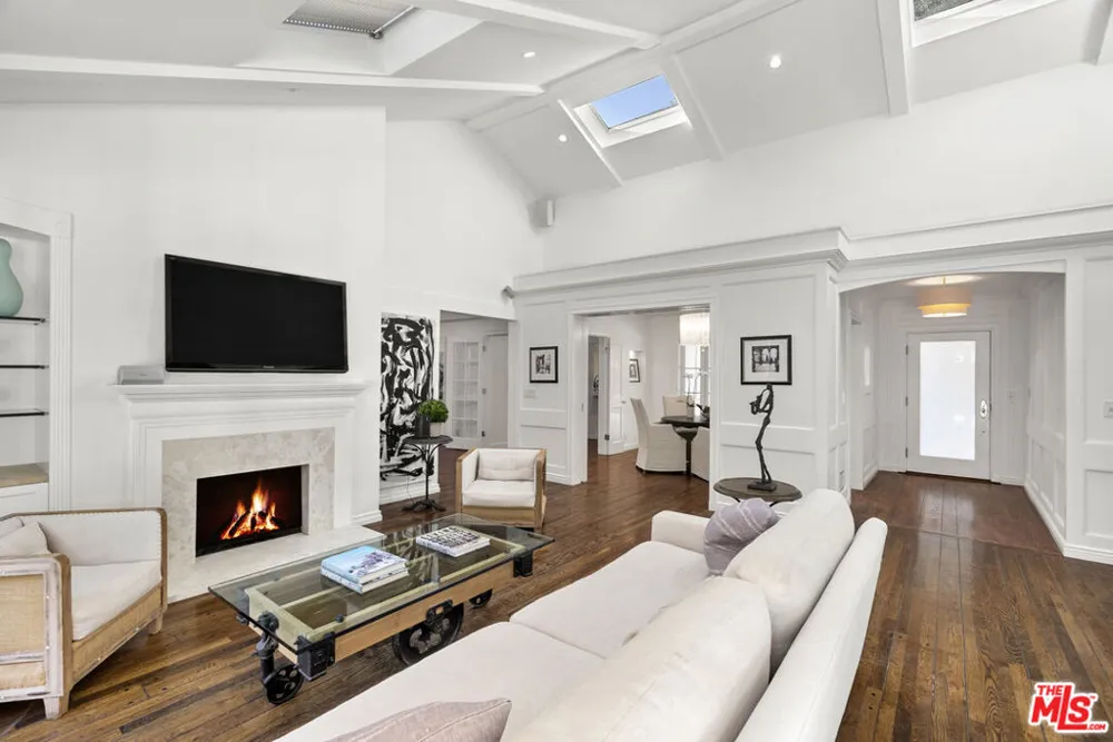 2761 Hutton Drive Beverly Hills, CA 90210
