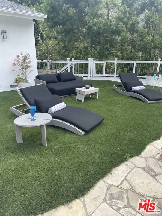 2761 Hutton Drive Beverly Hills, CA 90210