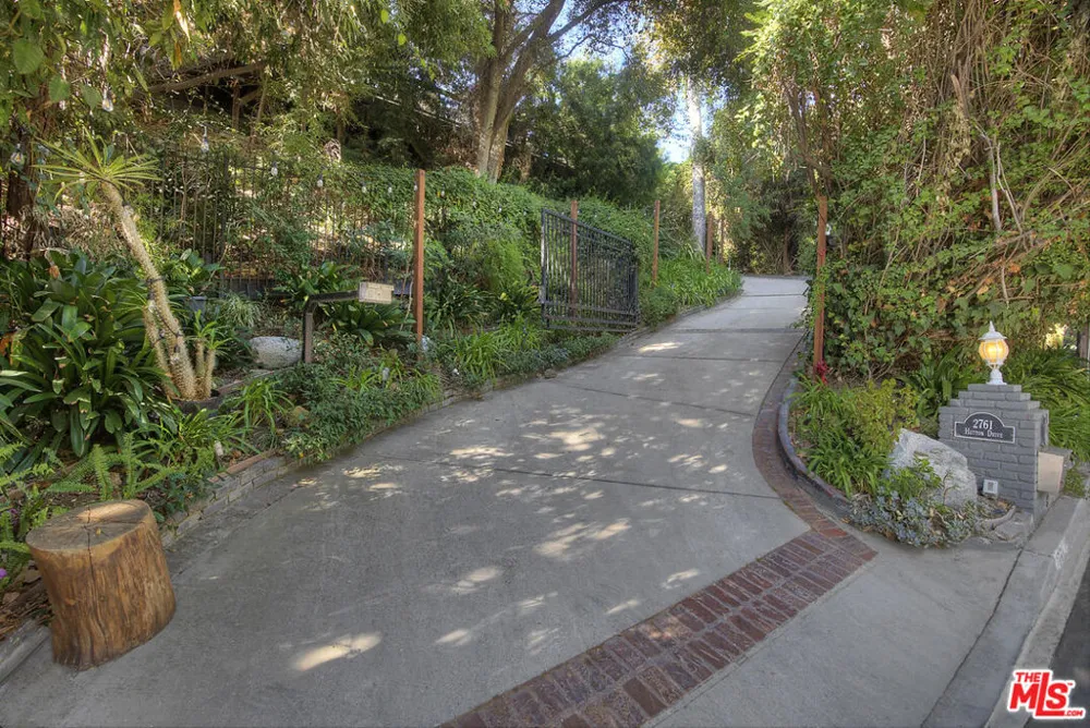 2761 Hutton Drive Beverly Hills, CA 90210