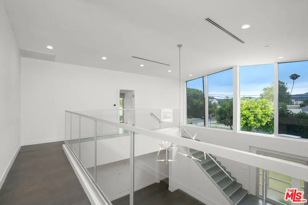 12041 Huston Street Valley Village, CA 91607