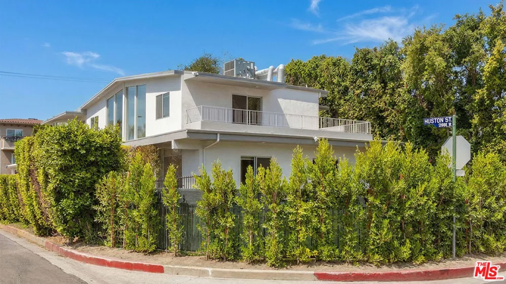 12041 Huston Street Valley Village, CA 91607