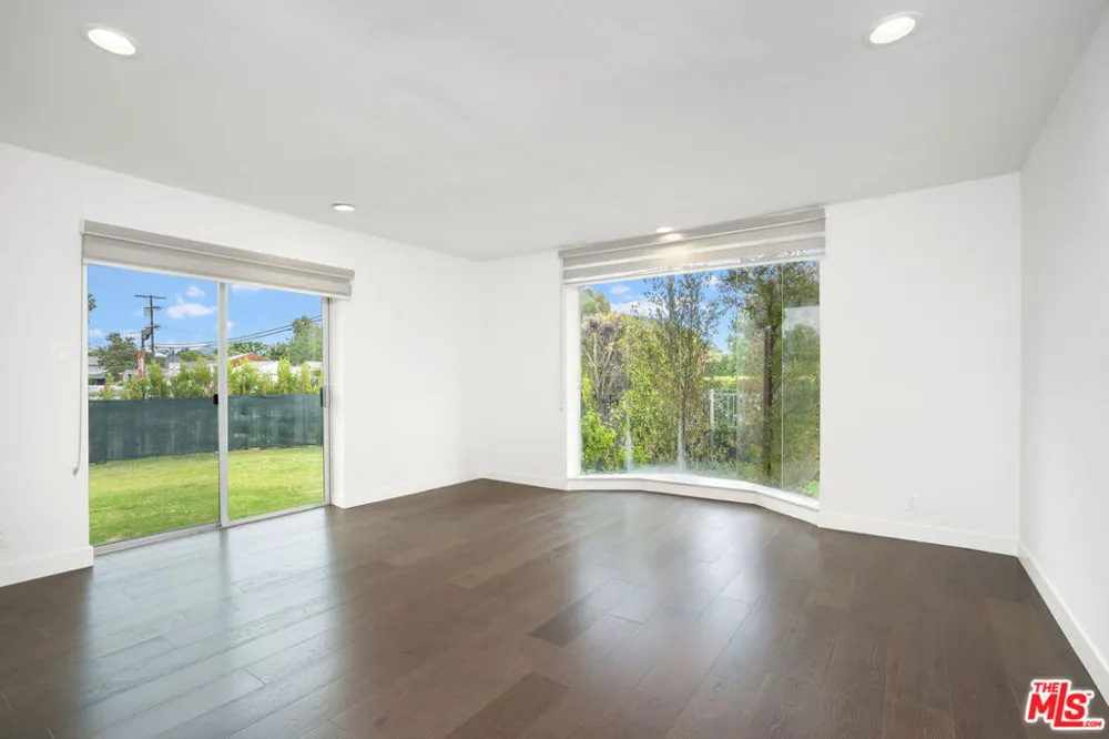 12041 Huston Street Valley Village, CA 91607