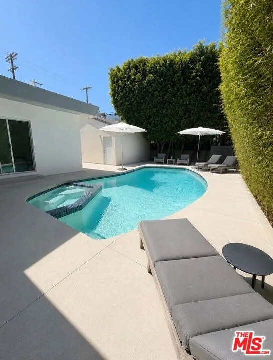 12041 Huston Street Valley Village, CA 91607