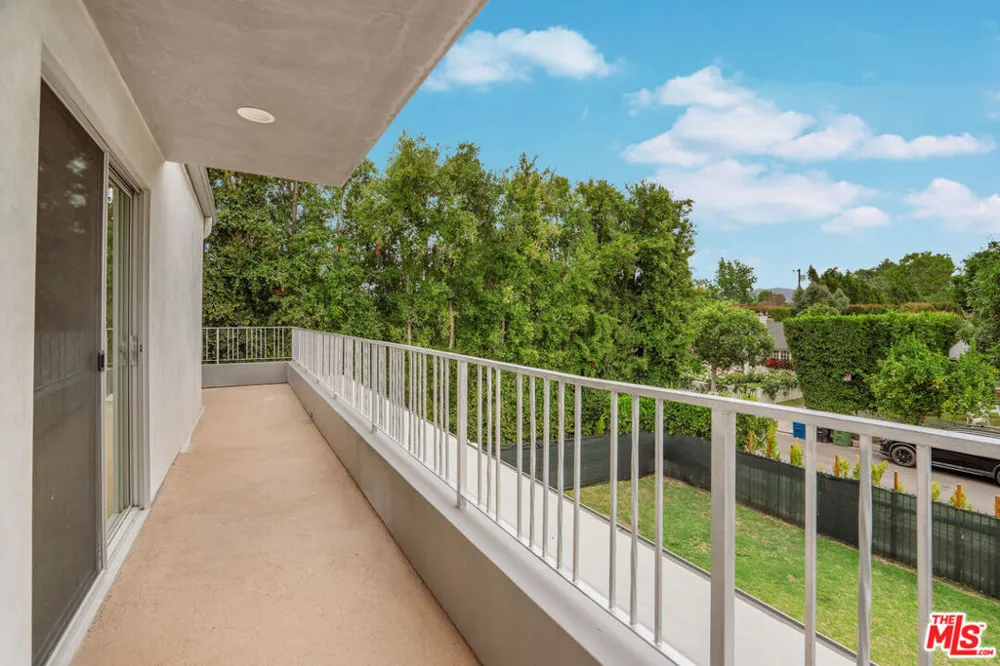 12041 Huston Street Valley Village, CA 91607