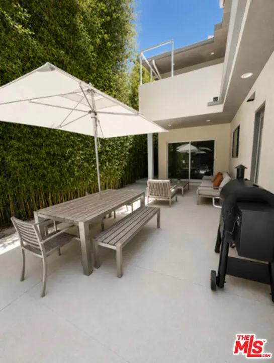 12041 Huston Street Valley Village, CA 91607
