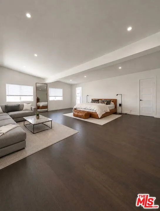 12041 Huston Street Valley Village, CA 91607