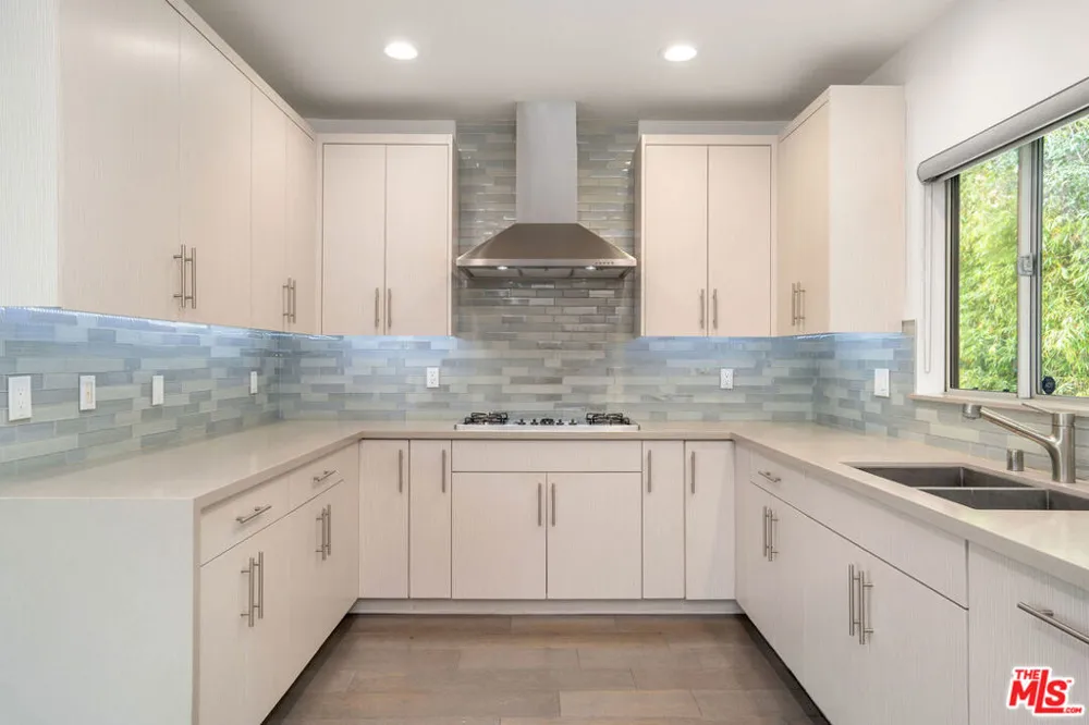 12041 Huston Street Valley Village, CA 91607