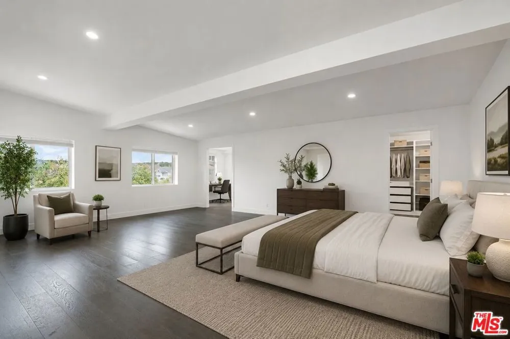 12041 Huston Street Valley Village, CA 91607