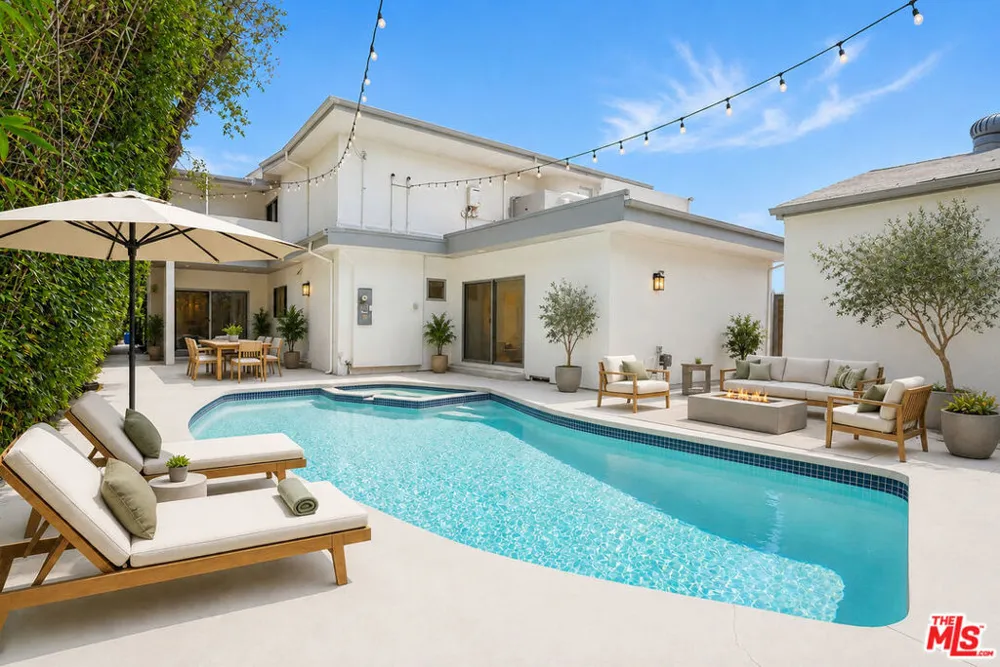 12041 Huston Street Valley Village, CA 91607
