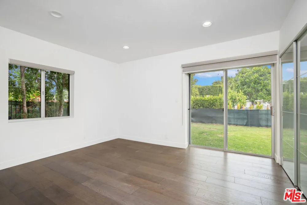 12041 Huston Street Valley Village, CA 91607