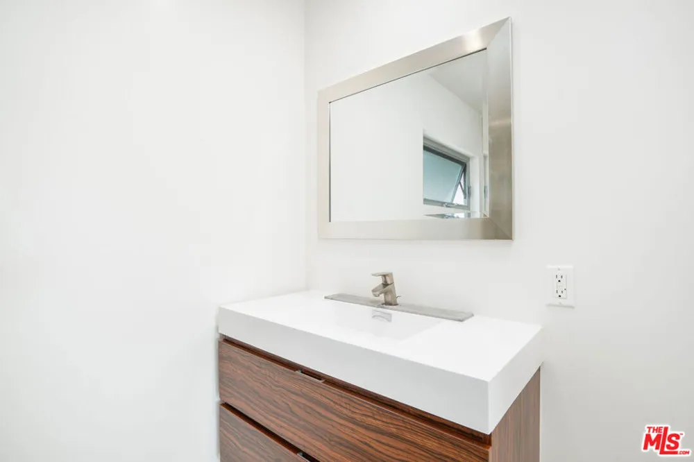 12041 Huston Street Valley Village, CA 91607