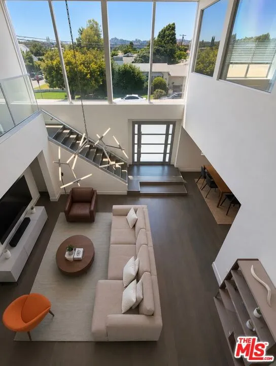 12041 Huston Street Valley Village, CA 91607
