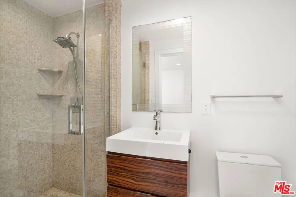 12041 Huston Street Valley Village, CA 91607