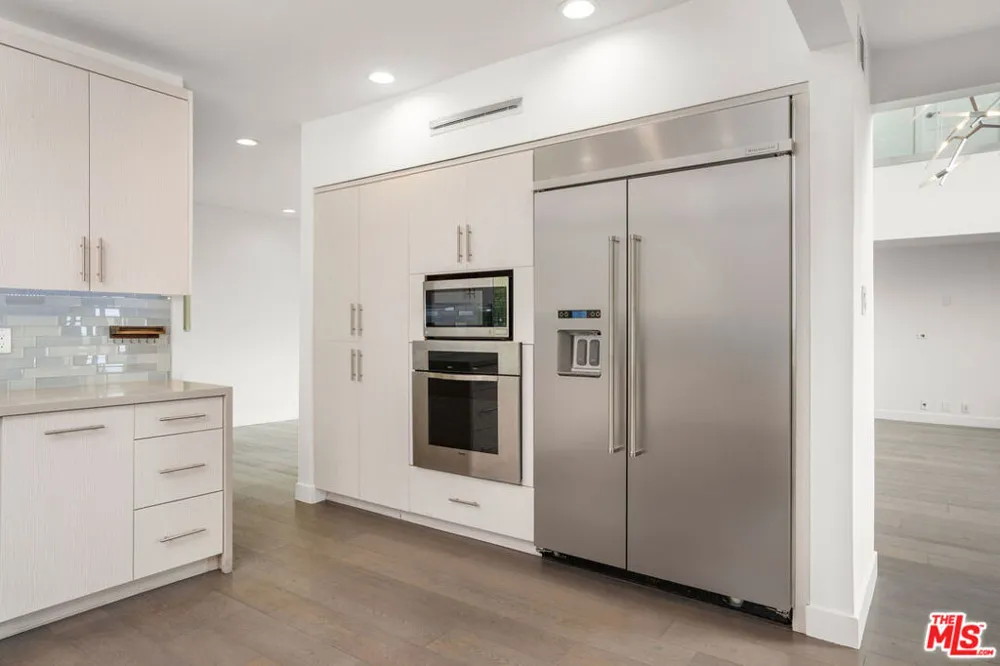 12041 Huston Street Valley Village, CA 91607