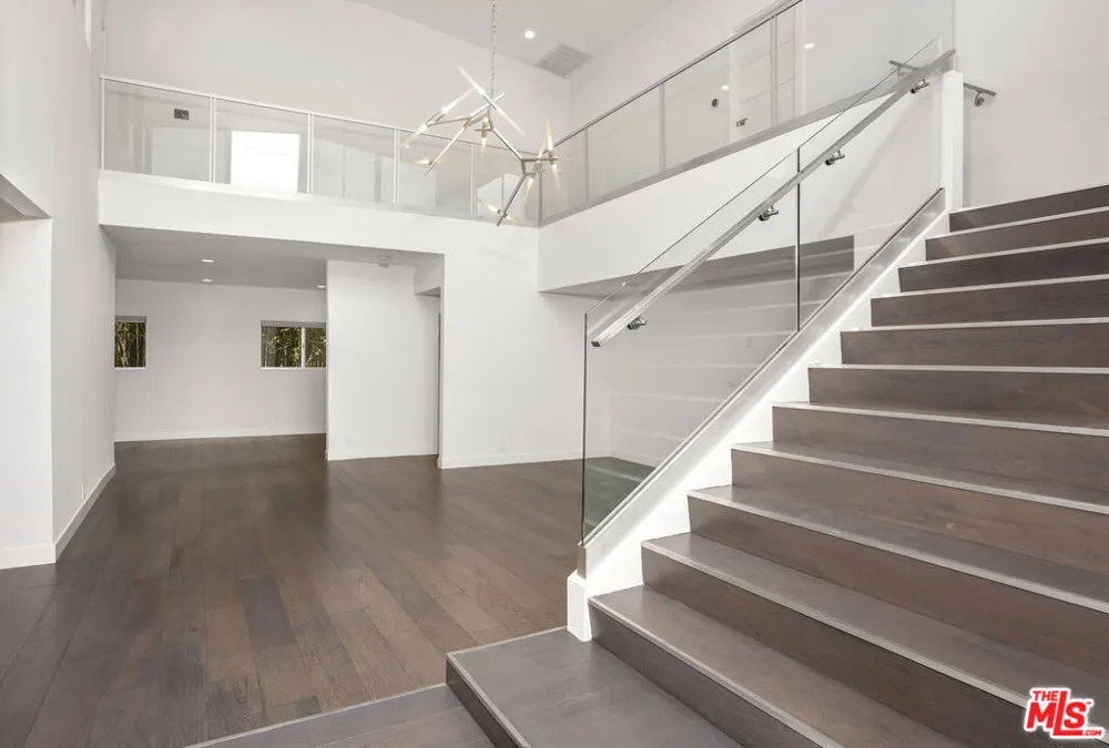 12041 Huston Street Valley Village, CA 91607