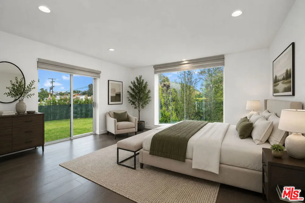 12041 Huston Street Valley Village, CA 91607