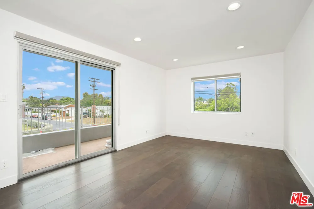 12041 Huston Street Valley Village, CA 91607