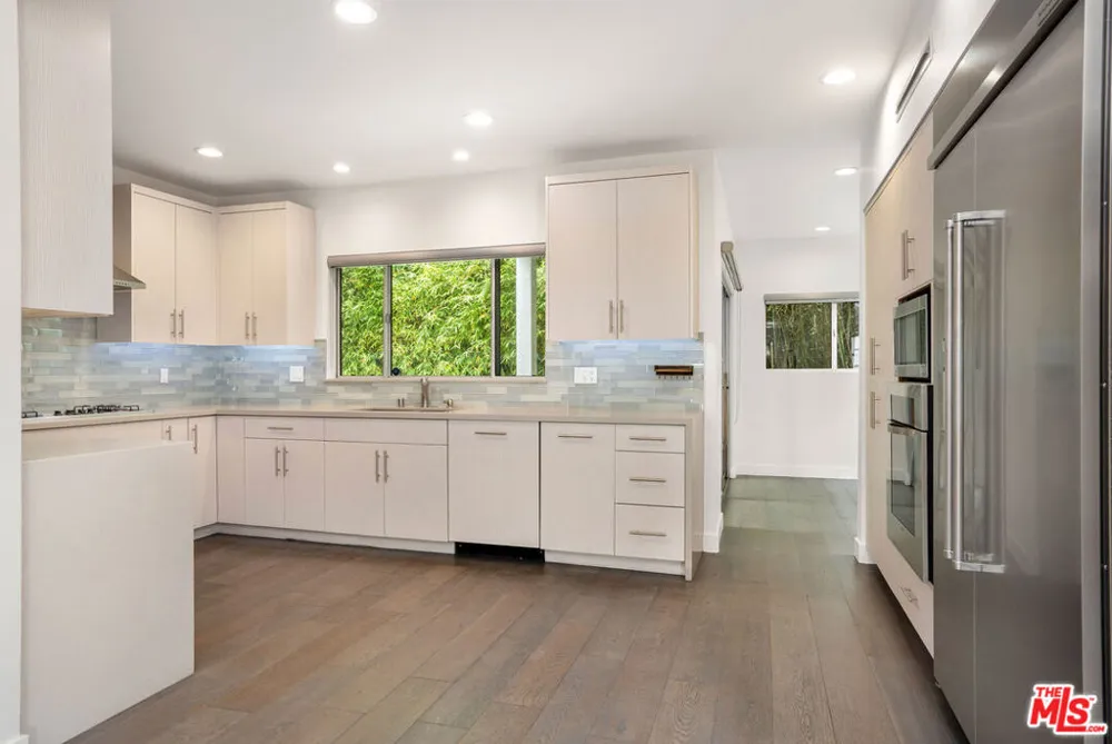 12041 Huston Street Valley Village, CA 91607