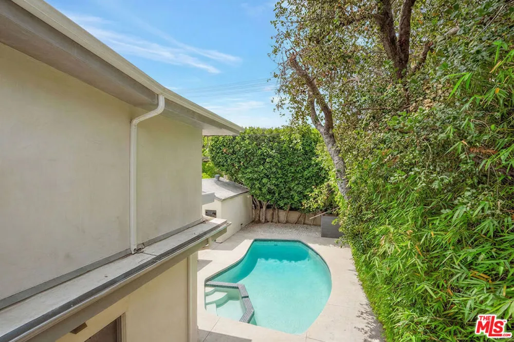 12041 Huston Street Valley Village, CA 91607