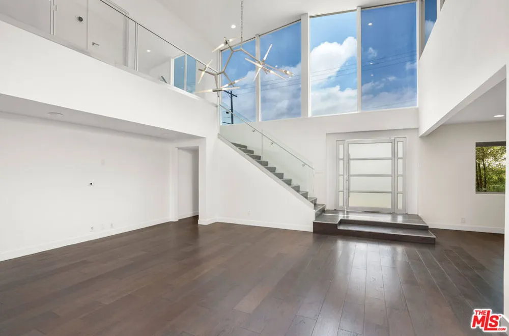 12041 Huston Street Valley Village, CA 91607