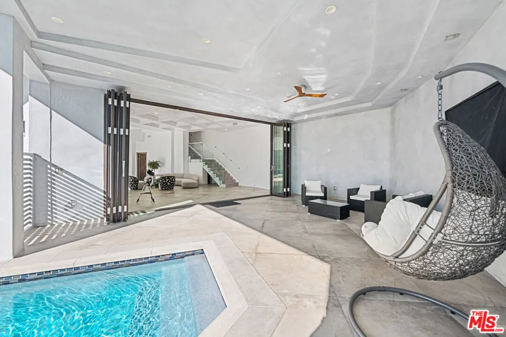 6181 Temple Hill Drive Los Angeles, CA 90068