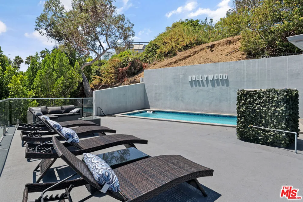 6181 Temple Hill Drive Los Angeles, CA 90068