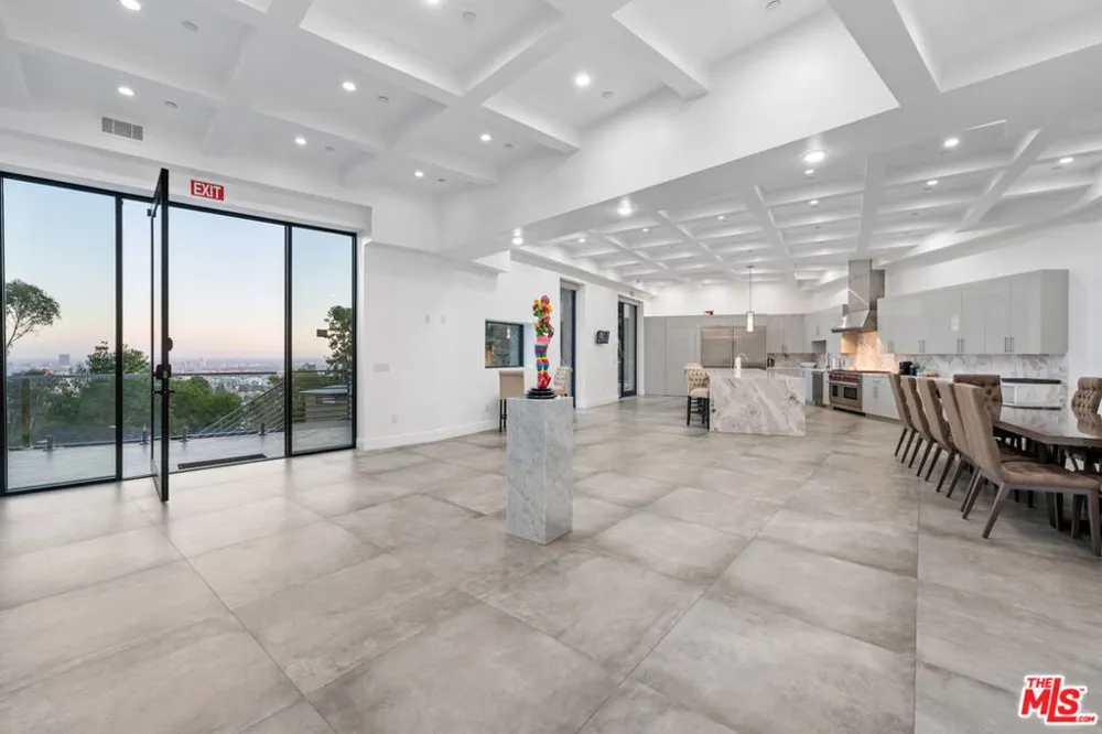6181 Temple Hill Drive Los Angeles, CA 90068