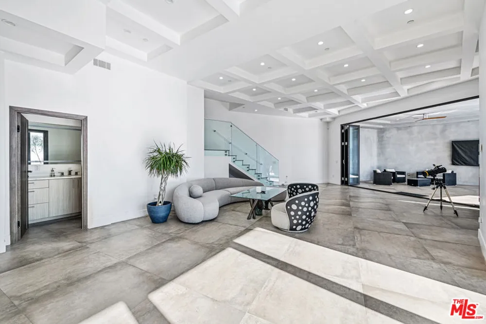 6181 Temple Hill Drive Los Angeles, CA 90068