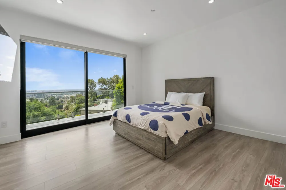 6181 Temple Hill Drive Los Angeles, CA 90068