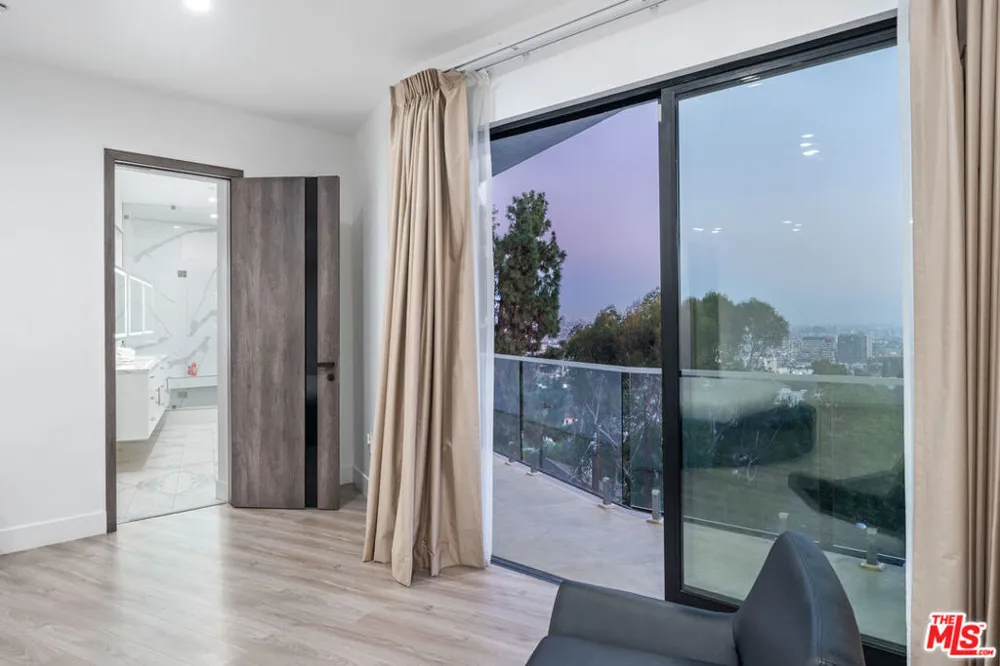 6181 Temple Hill Drive Los Angeles, CA 90068