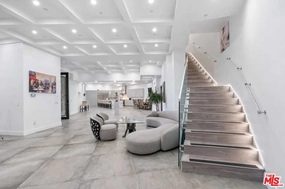 6181 Temple Hill Drive Los Angeles, CA 90068
