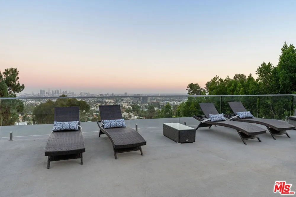 6181 Temple Hill Drive Los Angeles, CA 90068