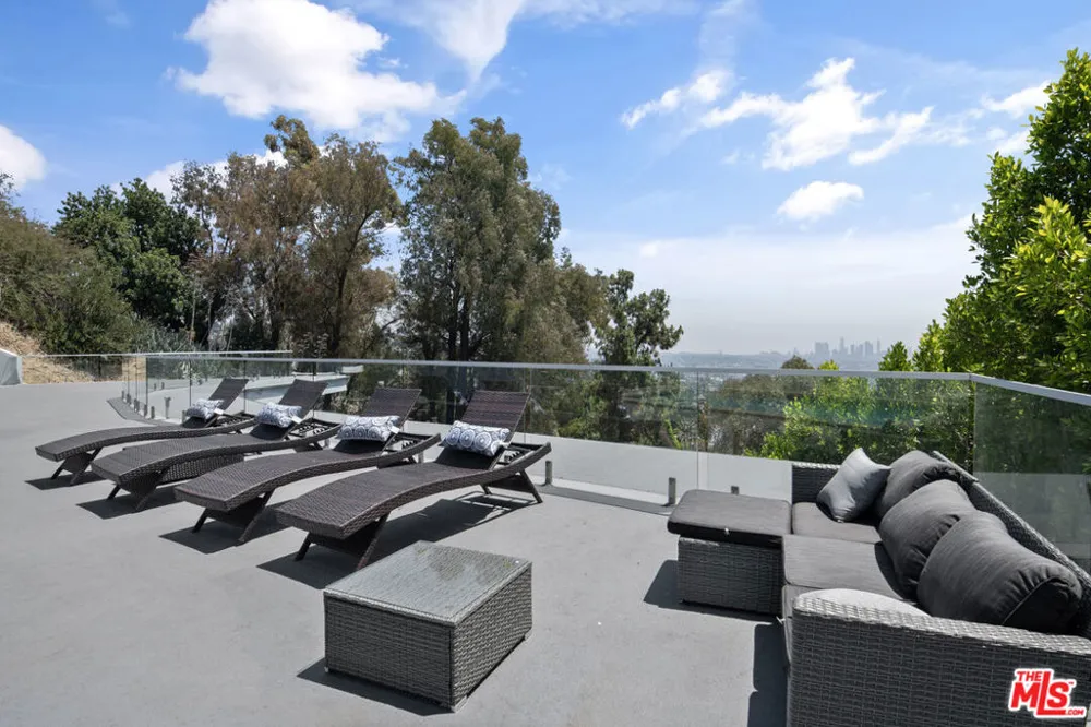 6181 Temple Hill Drive Los Angeles, CA 90068