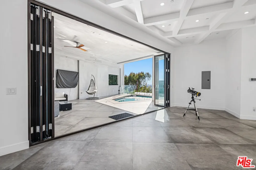 6181 Temple Hill Drive Los Angeles, CA 90068