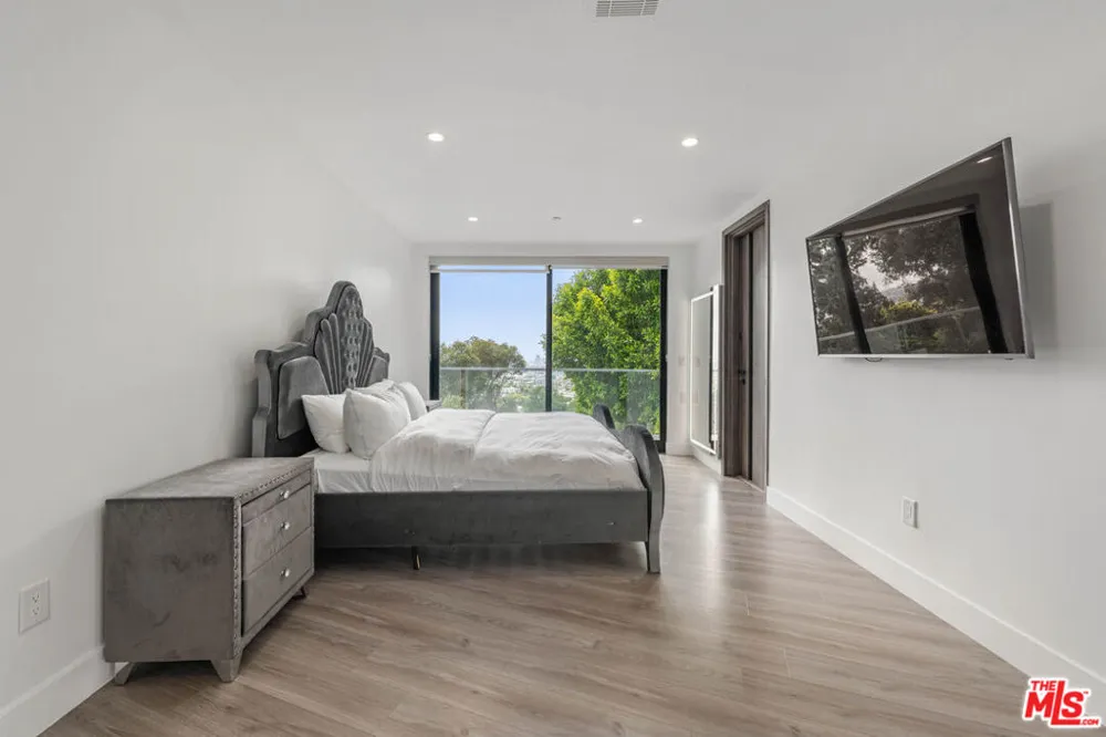 6181 Temple Hill Drive Los Angeles, CA 90068