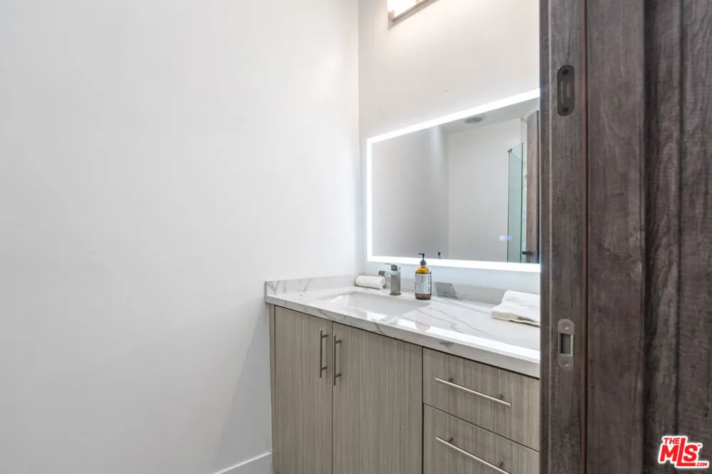 6181 Temple Hill Drive Los Angeles, CA 90068