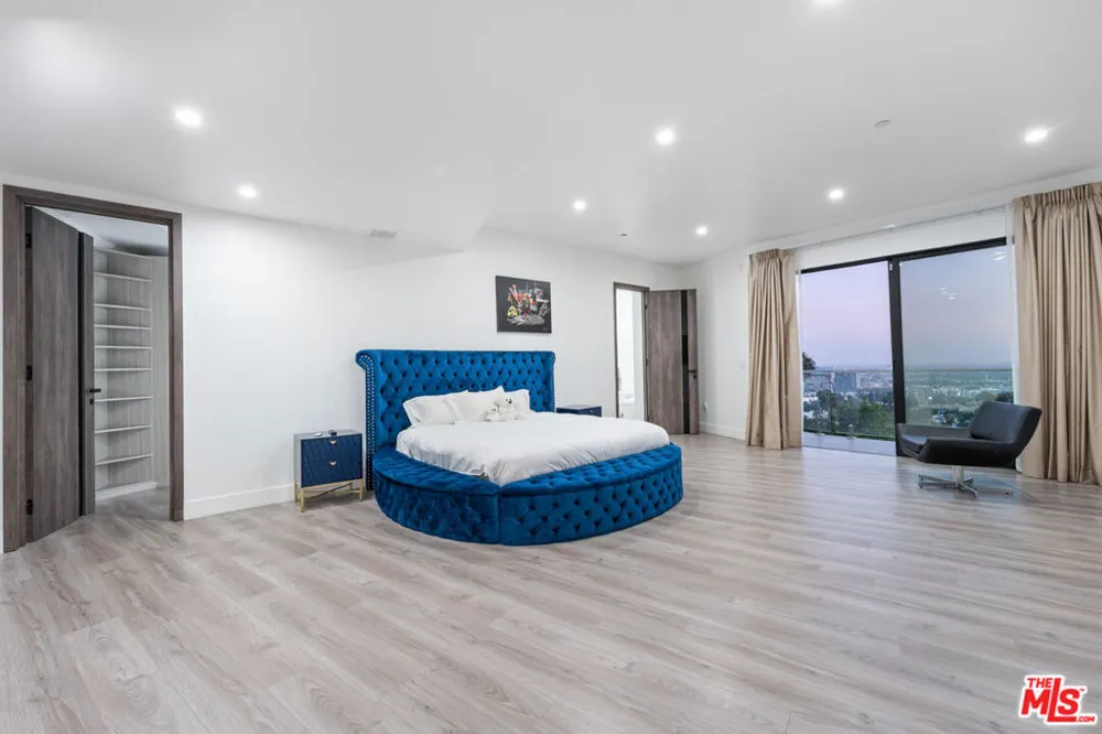 6181 Temple Hill Drive Los Angeles, CA 90068