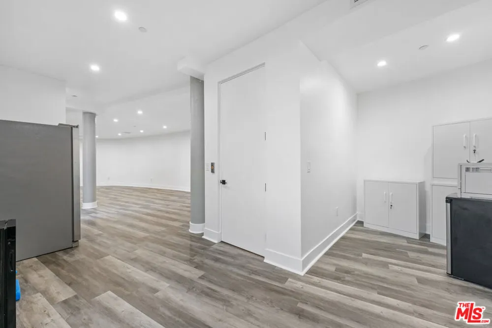 6181 Temple Hill Drive Los Angeles, CA 90068